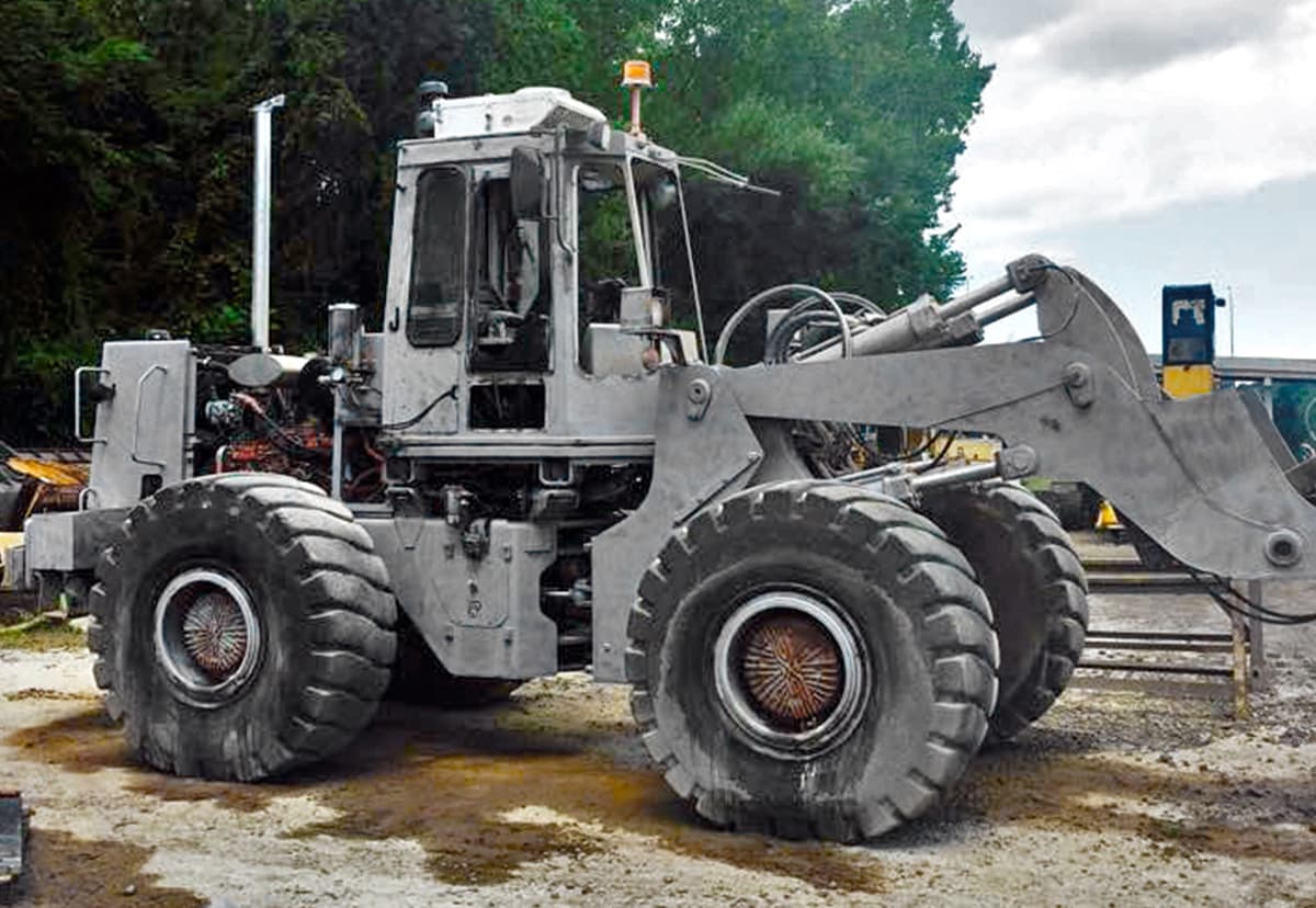 Equipment ready for primer after dustless blasting