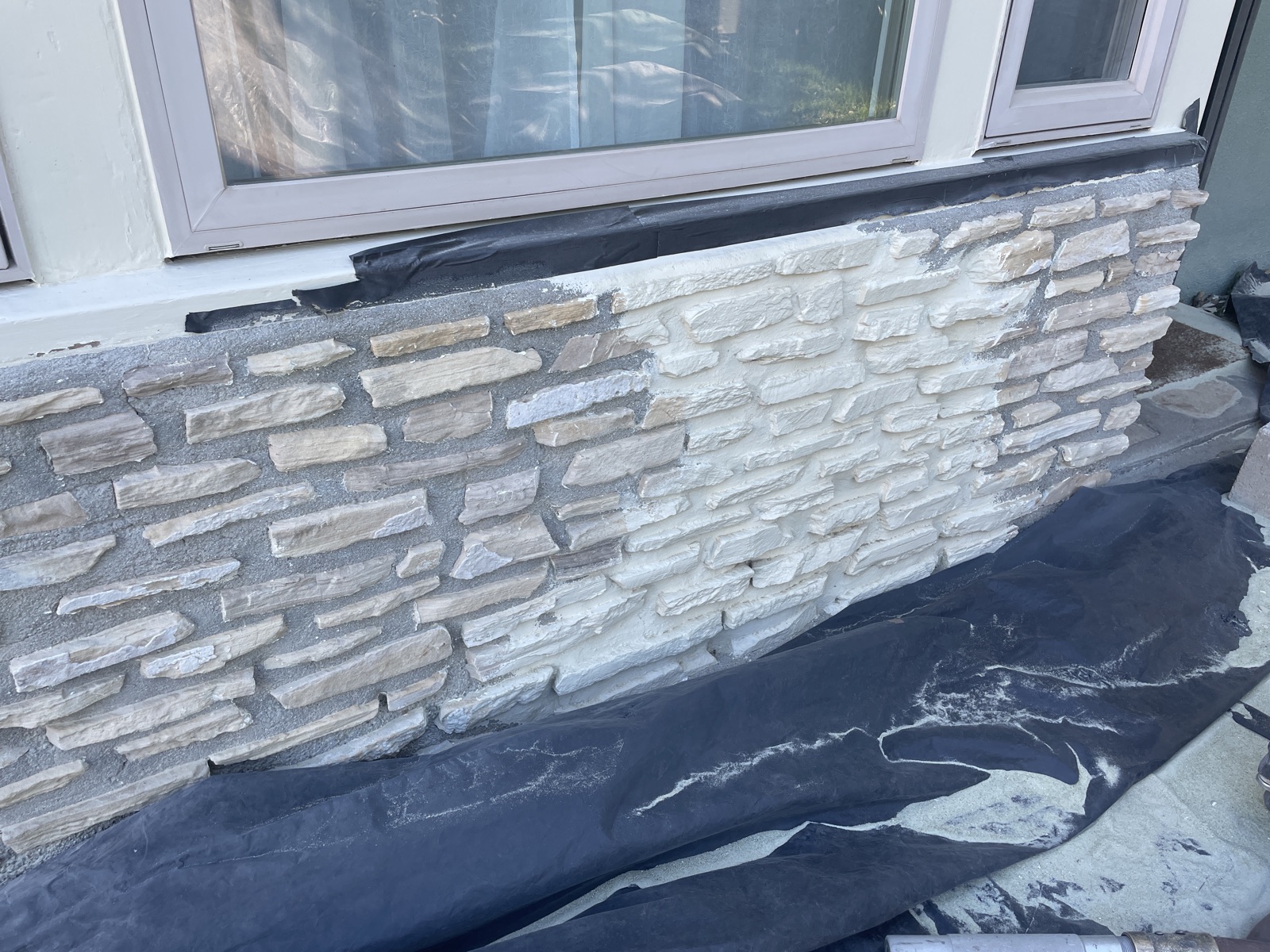 Stone veneer paint removal